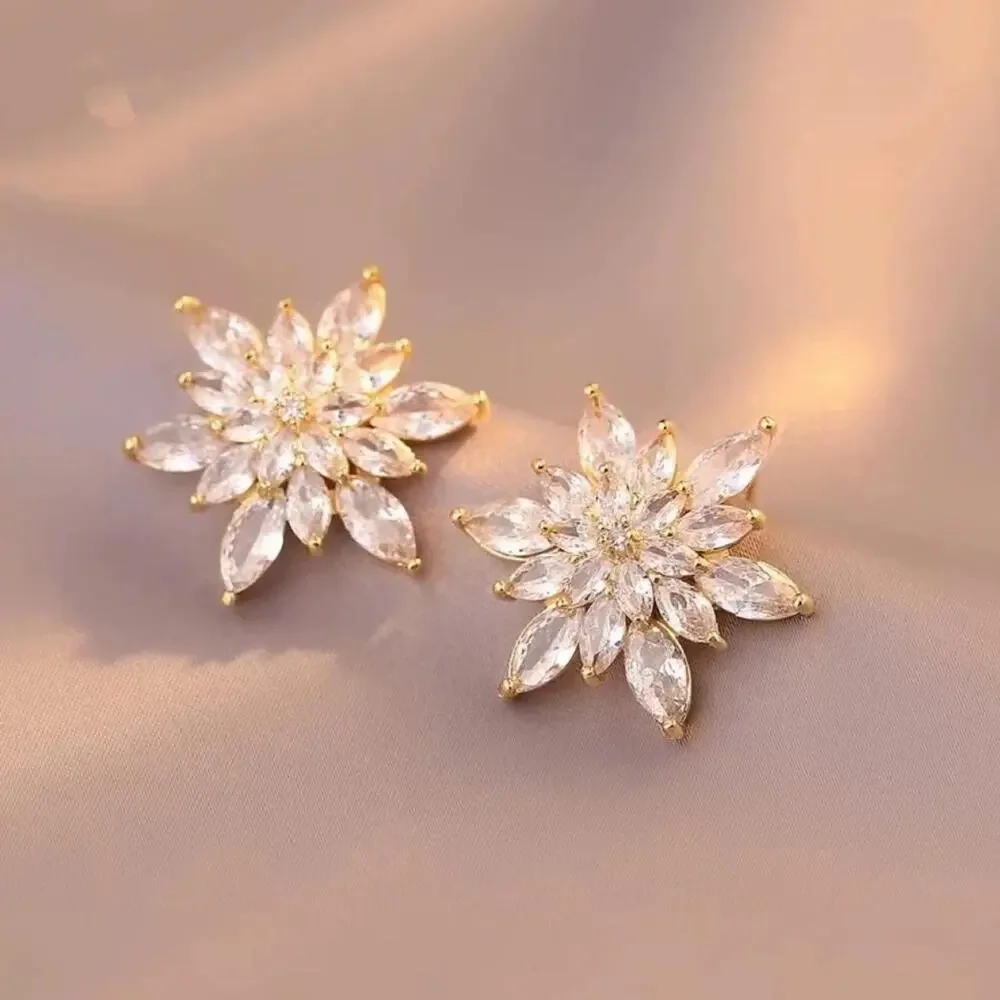 Adorable gold and white ice flower - Picture 2 of 4